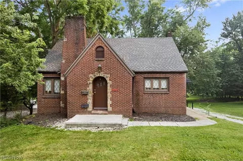 2442 Newton St, Akron, OH 44305