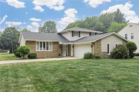 5134 Hickory Dr, Lyndhurst, OH 44124