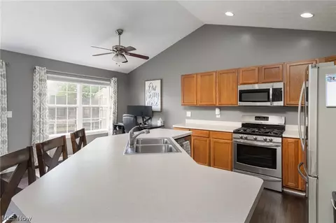 Kitchen - 2293 Stonepath St, Lorain, OH 44052 photo 2 of 4
