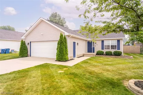 Exterior - 2293 Stonepath St, Lorain, OH 44052 photo 2 of 8