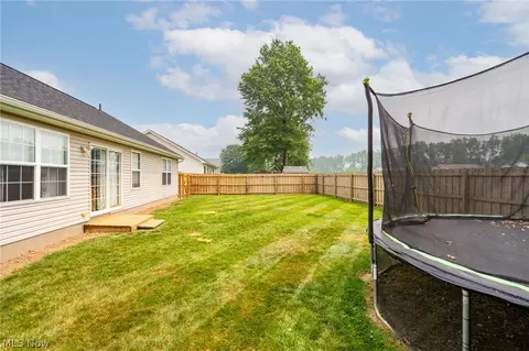 Exterior - 2293 Stonepath St, Lorain, OH 44052 photo 6 of 8