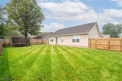 Exterior - 2293 Stonepath St, Lorain, OH 44052 photo 7 of 8