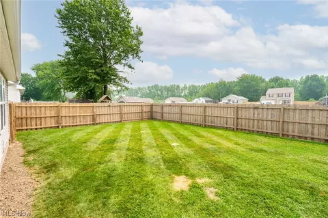 Exterior - 2293 Stonepath St, Lorain, OH 44052 photo 5 of 8