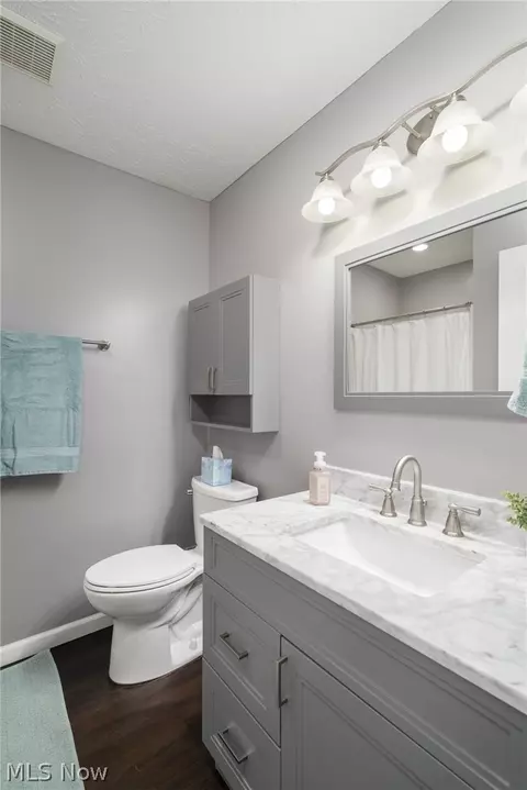 Bath - 2293 Stonepath St, Lorain, OH 44052 photo 1 of 2