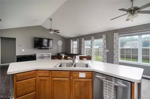 Kitchen - 2293 Stonepath St, Lorain, OH 44052 photo 4 of 4