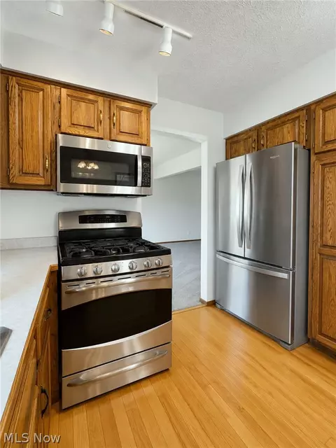 Kitchen - 2652 Blake Rd, Wadsworth, OH 44281 photo 2 of 2