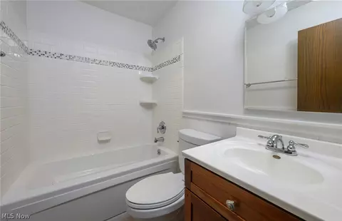 Bath - 2652 Blake Rd, Wadsworth, OH 44281 photo 3 of 3