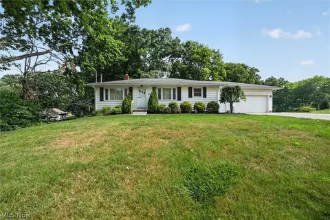 673 Knollwood Dr, Uniontown, OH 44685