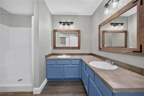 Bath - 237 Butternut Ln, Berea, OH 44017 photo 1 of 2