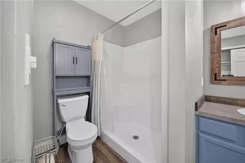 Bath - 237 Butternut Ln, Berea, OH 44017 photo 2 of 2