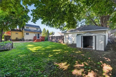 Exterior - 3912 Lake Rd W, Saybrook, OH 44004 photo 6 of 12