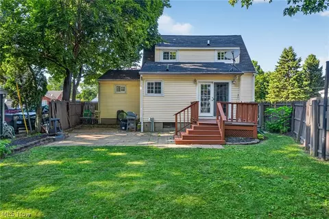 Exterior - 3912 Lake Rd W, Saybrook, OH 44004 photo 5 of 12