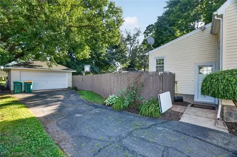 Exterior - 3912 Lake Rd W, Saybrook, OH 44004 photo 11 of 12