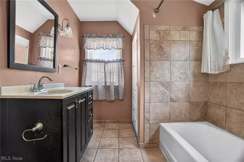 Bath - 3912 Lake Rd W, Saybrook, OH 44004 photo 2 of 3