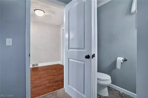 Entry Way - 3912 Lake Rd W, Saybrook, OH 44004 photo 3 of 12