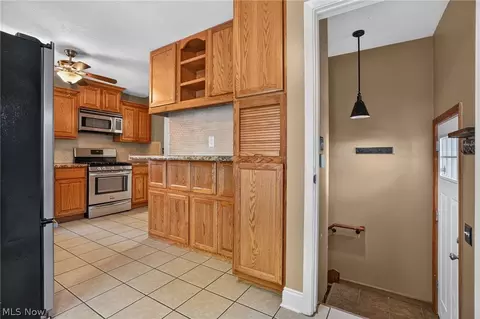 Entry Way - 3912 Lake Rd W, Saybrook, OH 44004 photo 1 of 12