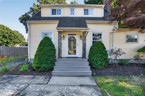 Exterior - 3912 Lake Rd W, Saybrook, OH 44004 photo 4 of 12