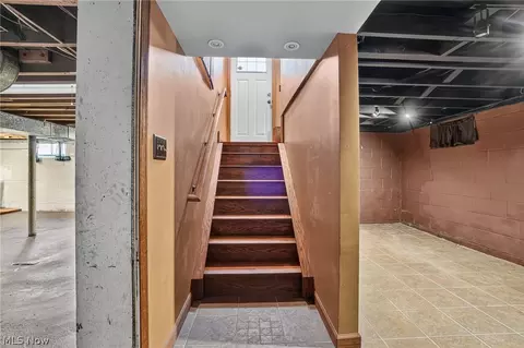 Entry Way - 3912 Lake Rd W, Saybrook, OH 44004 photo 12 of 12