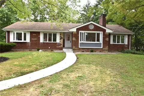 5347 Old Oxford Ln, Youngstown, OH 44512