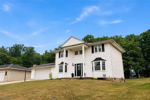5216 Sassafras Dr, Parma, OH 44129