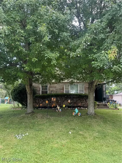 2424 Triplett Blvd, Akron, OH 44312