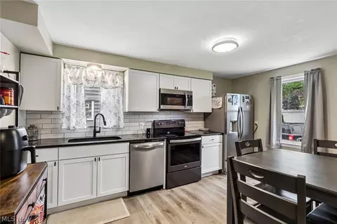 Kitchen - 4603 Southern Blvd, Boardman, OH 44512 photo 4 of 4