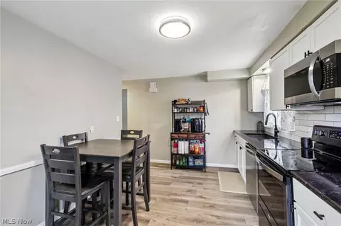 Kitchen - 4603 Southern Blvd, Boardman, OH 44512 photo 3 of 4