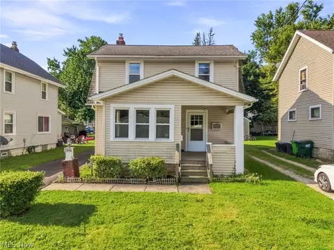 3946 Eleanor St, Mogadore, OH 44260