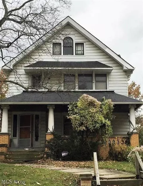 1842 Mannering Rd, Cleveland, OH 44112