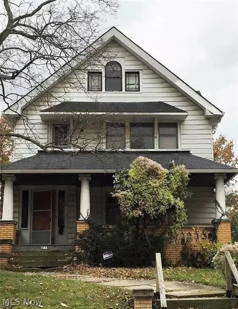 1842 Mannering Rd, Cleveland, OH 44112