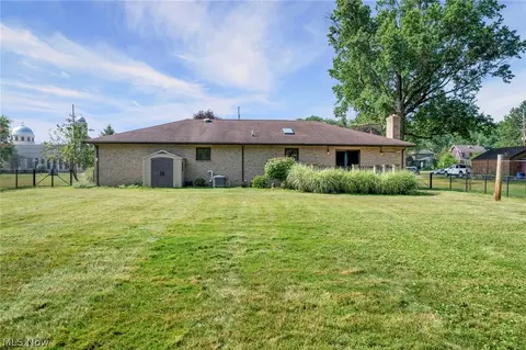 Exterior - 2109 E Pleasant Valley Rd, Seven Hills, OH 44131 photo 4 of 4