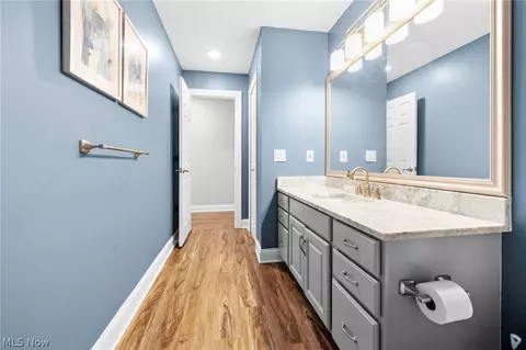 Entry Way - 2109 E Pleasant Valley Rd, Seven Hills, OH 44131 photo 1 of 1