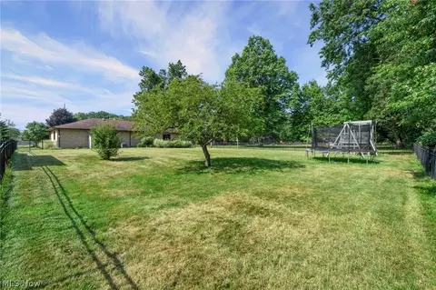 Exterior - 2109 E Pleasant Valley Rd, Seven Hills, OH 44131 photo 3 of 4