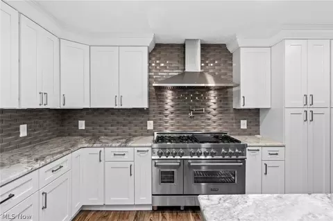 Kitchen - 2109 E Pleasant Valley Rd, Seven Hills, OH 44131 photo 4 of 7