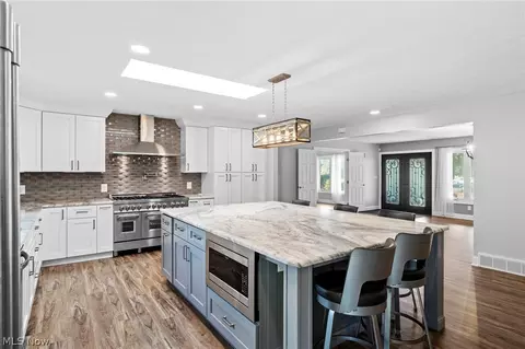 Kitchen - 2109 E Pleasant Valley Rd, Seven Hills, OH 44131 photo 5 of 7
