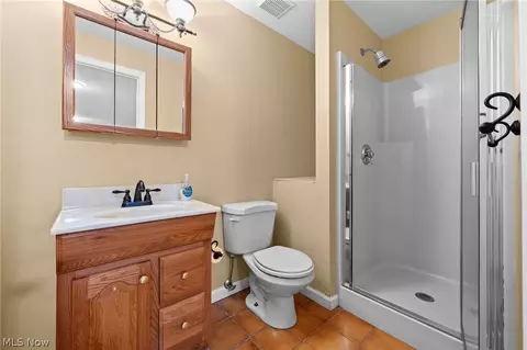 Bath - 2109 E Pleasant Valley Rd, Seven Hills, OH 44131 photo 7 of 7