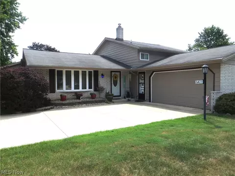 5477 Dorothy Dr, North Olmsted, OH 44070