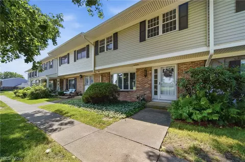 2059 Carlile Dr, Uniontown, OH 44685