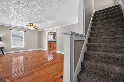 Entry Way - 3320 Ridgewood Ave, Ashtabula, OH 44004 photo 2 of 7