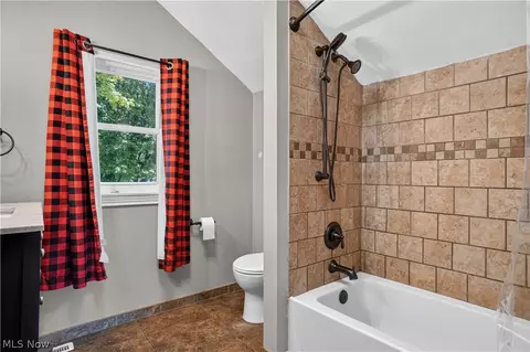 Bath - 3320 Ridgewood Ave, Ashtabula, OH 44004 photo 1 of 4