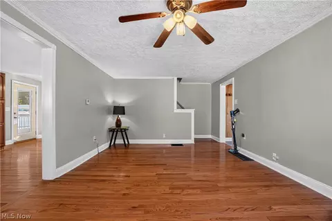 Living - 3320 Ridgewood Ave, Ashtabula, OH 44004 photo 1 of 3