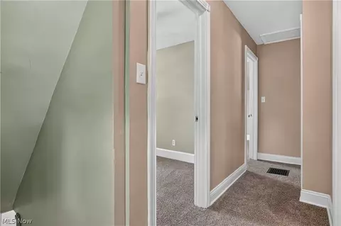 Entry Way - 3320 Ridgewood Ave, Ashtabula, OH 44004 photo 4 of 7