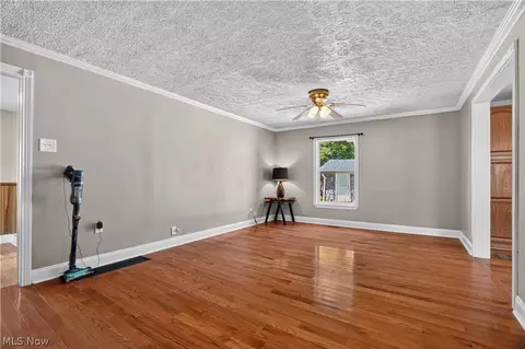 Living - 3320 Ridgewood Ave, Ashtabula, OH 44004 photo 2 of 3