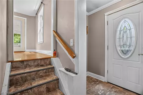 Entry Way - 3320 Ridgewood Ave, Ashtabula, OH 44004 photo 5 of 7