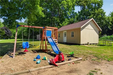 Exterior - 3320 Ridgewood Ave, Ashtabula, OH 44004 photo 4 of 10