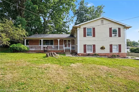 8524 Sleepy Hollow Dr NE, Warren, OH 44484