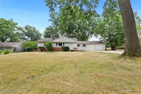 1053 Ford Rd, Highland Heights, OH 44143