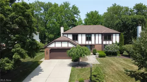 16932 Willow Wood Dr, Strongsville, OH 44136