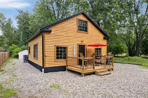 1499 Beachview Dr, Lake Milton, OH 44429