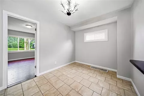 Entry Way - 1415 W 9th St, Ashtabula, OH 44004 photo 1 of 2